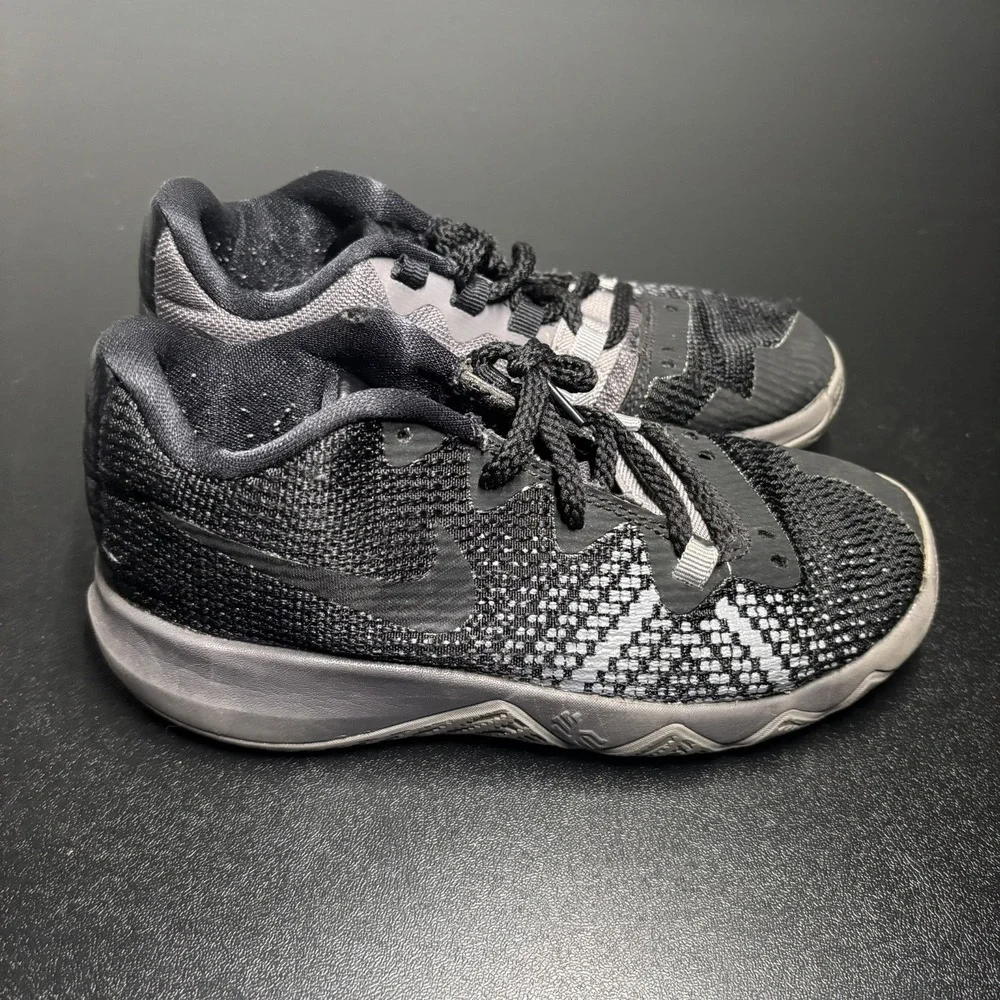 Nike Kyrie Flytrap Boys Basketball Shoes Sneakers Black Gray AH3497-011 Sz 13.5C